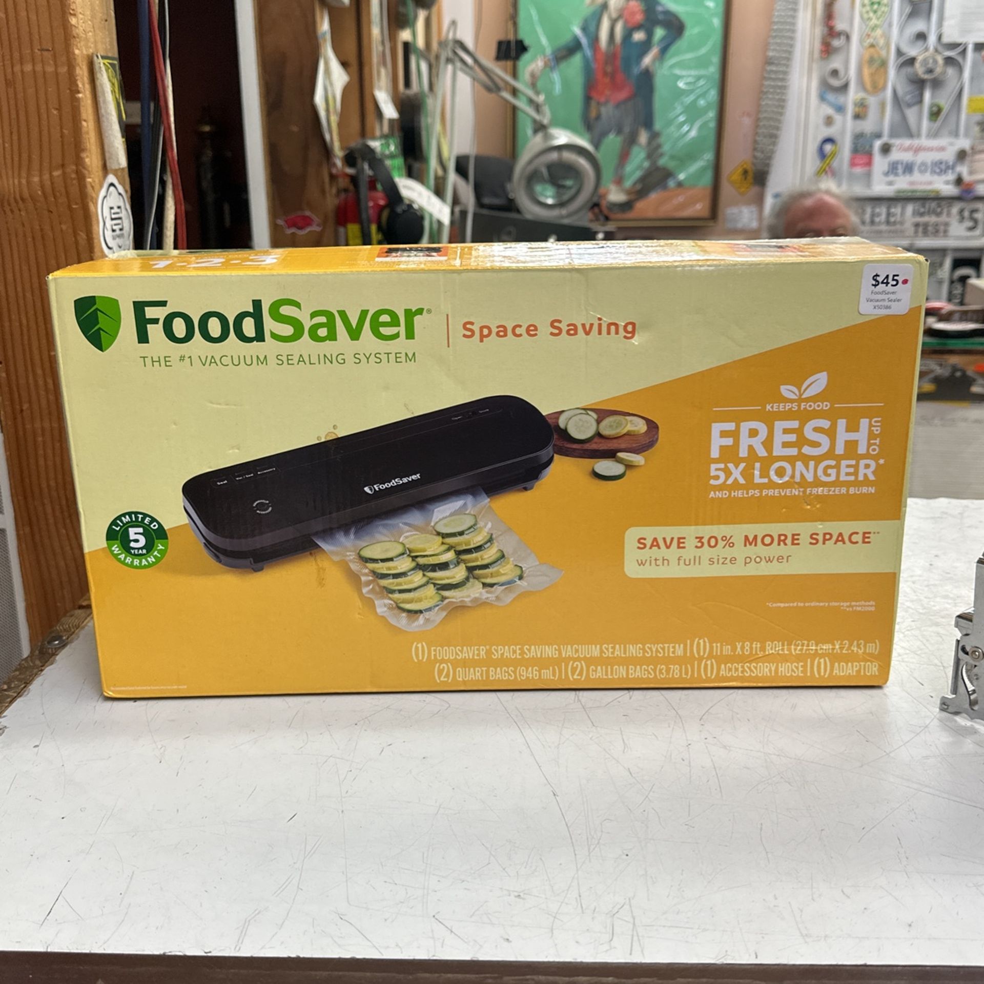 Foodsaver Vacuum Sealer Space Saving Edition Brand New