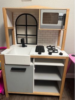 Play kitchen