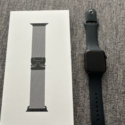 Apple Watch SE 2 And Brand new Watch Band Titanium Milanese 