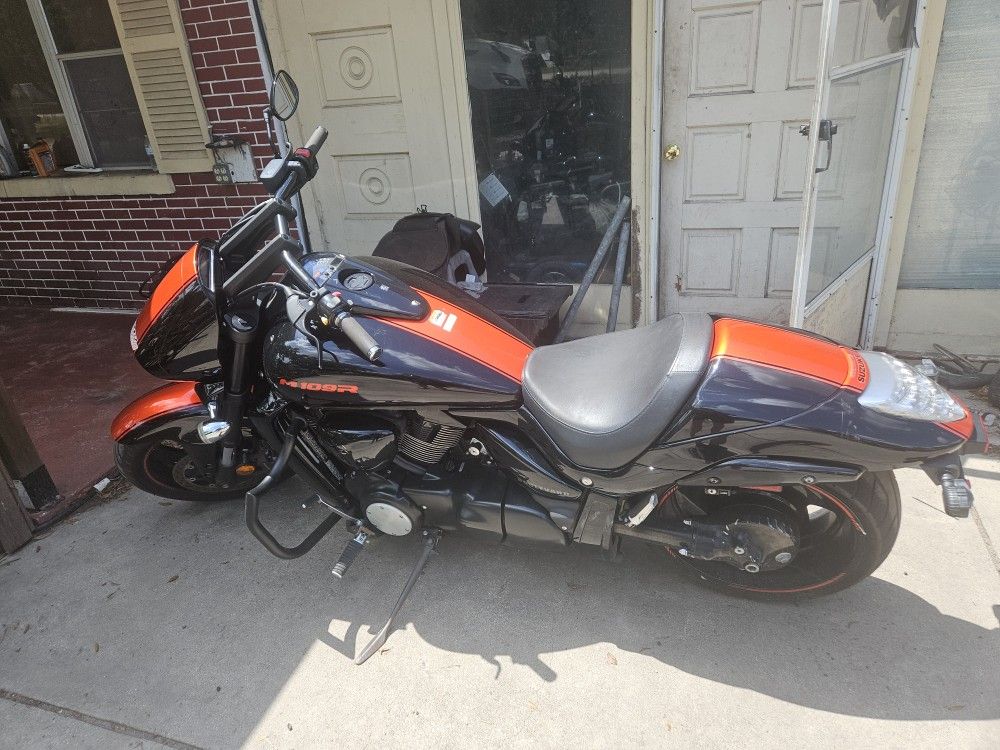 2018 Suzuki M109r
