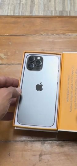 iPhone 13 Pro Max 256 gig unlocked