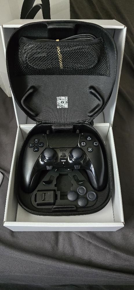 PlayStation Controller & Headphone