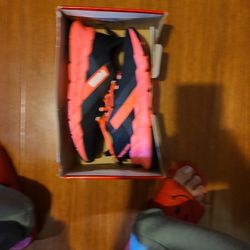 Womans Puma Shoes Size 7.5
