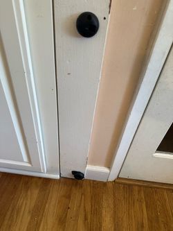 Baby gate missing some hardware