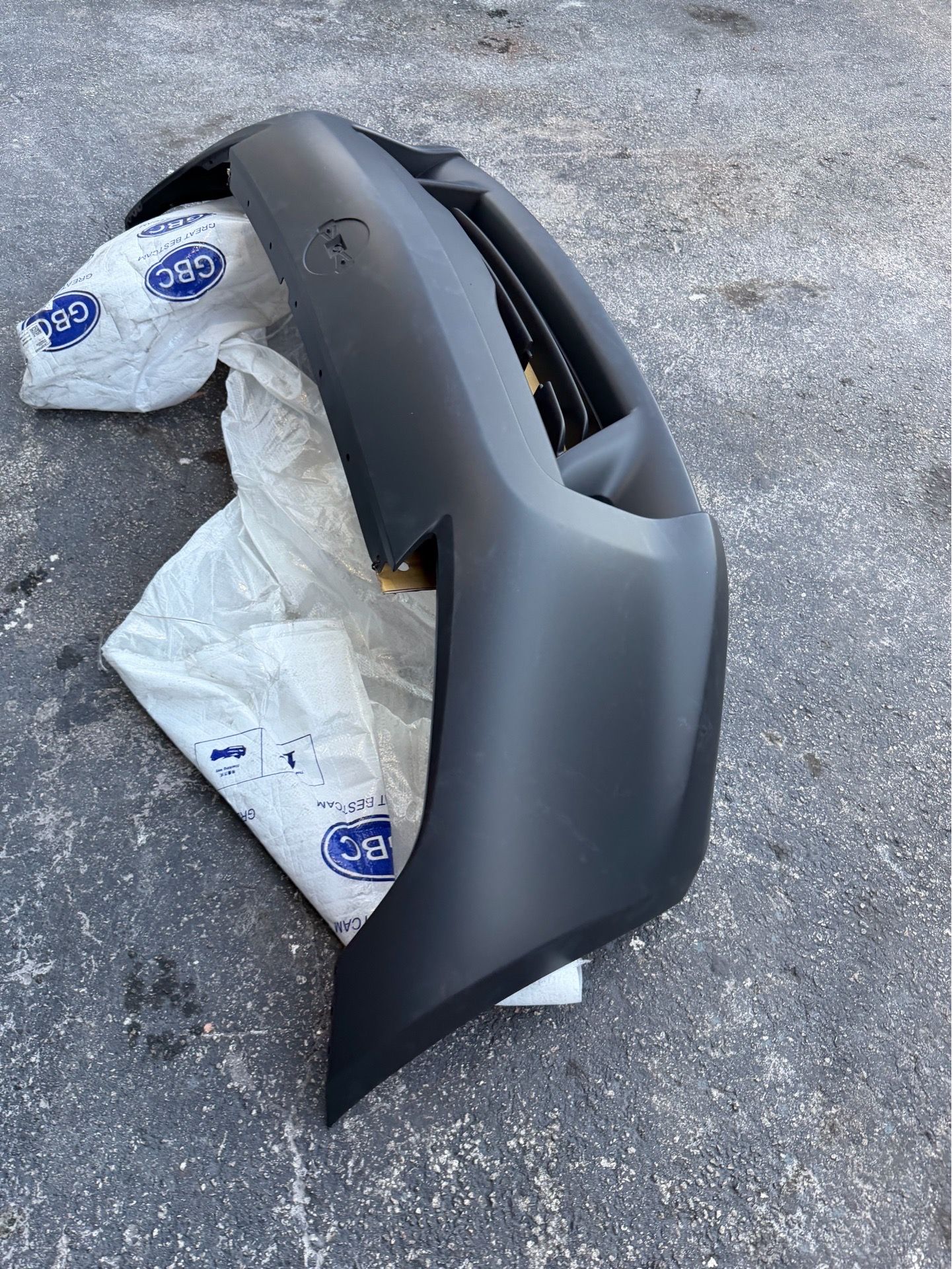 2009-2012 nissan 370z front bumper cover. !!!