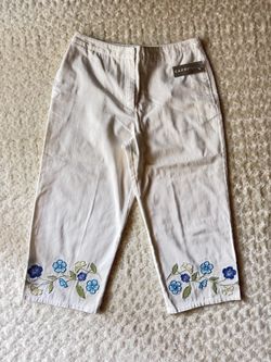 Capri Pants with Floral Embroidery New with tags Sz 10
