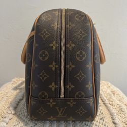 Women L✨V✨ Handbag Purse Auth✨ 💲650