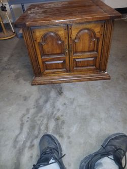 Good real wood end tables x2