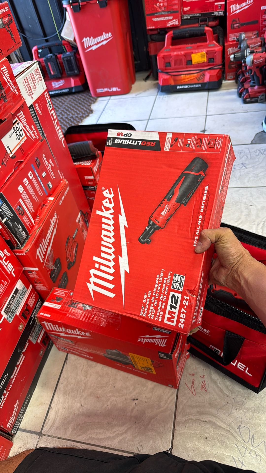 Milwaukee M12 Ratchet With Battery And Charger