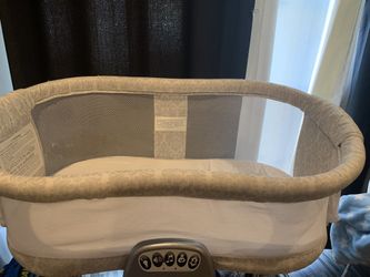 Halo Bassinest swivel sleeper