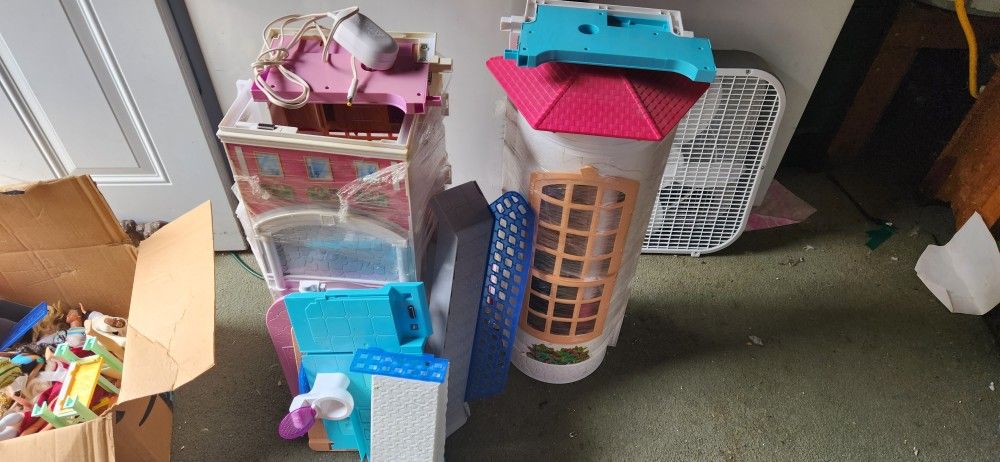 large lot of barbie dolls vintage + modern lots of accessories + dreamhouse 