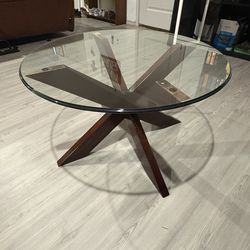 Round coffee table