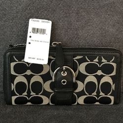 Coach wallet. Never used!!
