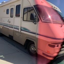 Holiday Vacation Rambler Motor Home 1993