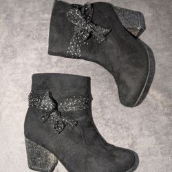 Girl Boots w/Heel Size 1