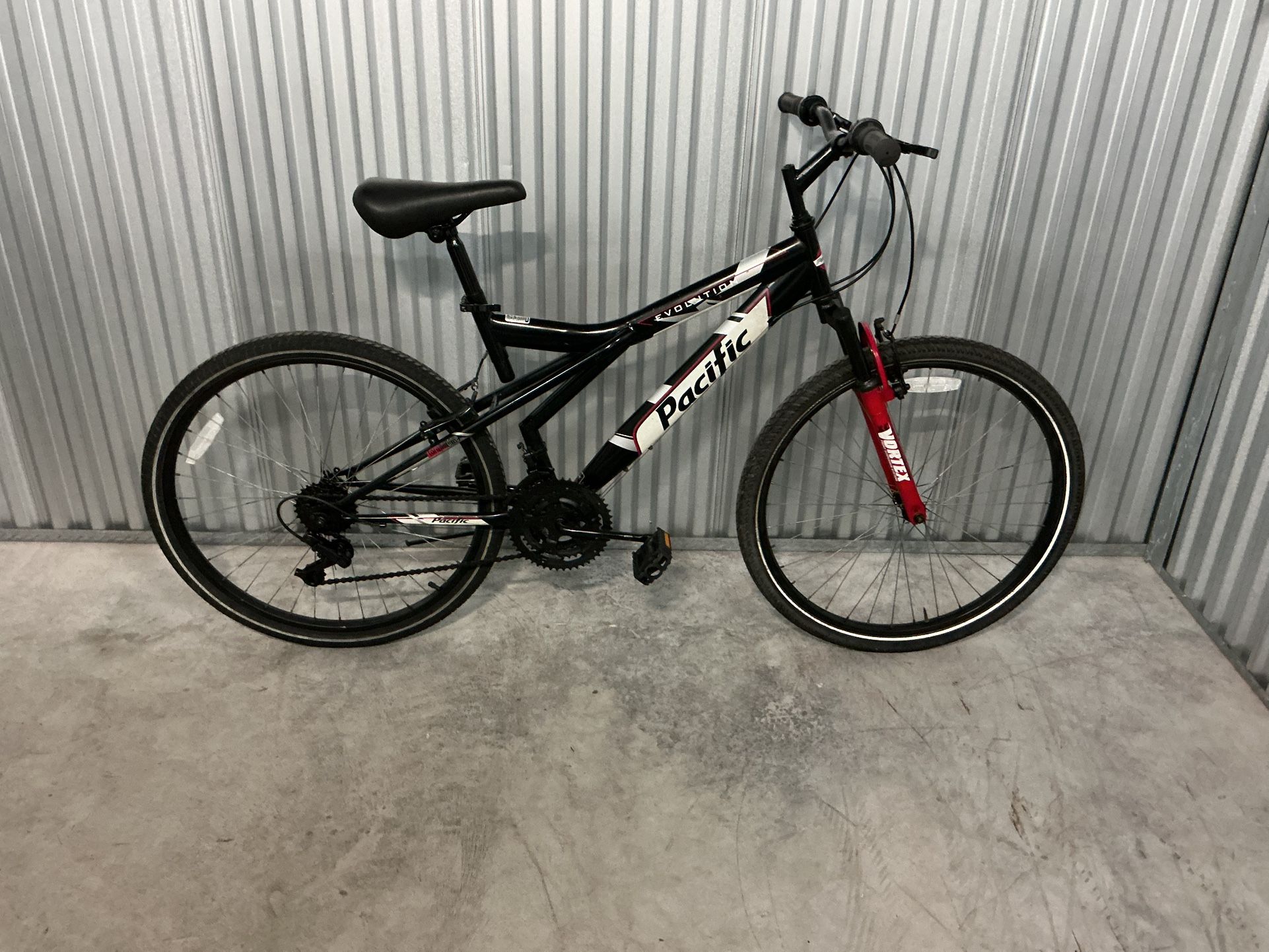 BICYCLE PACIFIC 18 SPEED SIZE 26. BRAND NEW