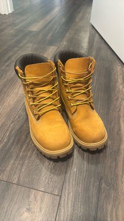 Timberlands shoes size 5 (kids)