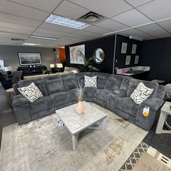 Floor Model Reclining Sectional