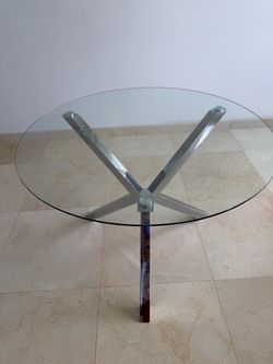 Glass round table with three chairs