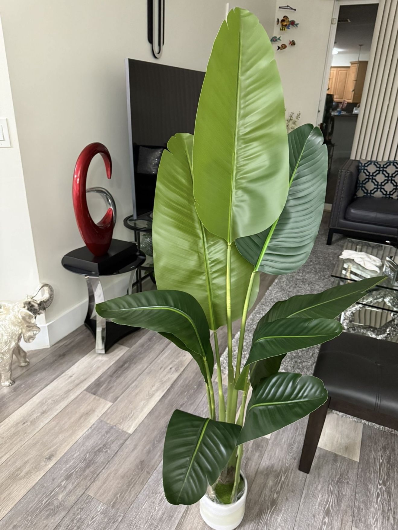 Pretty Artificial Plant 5 FT Tall With Realistic Leaves! Brand New
