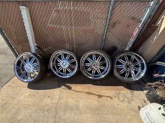 2011 Chrysler 300 wheels