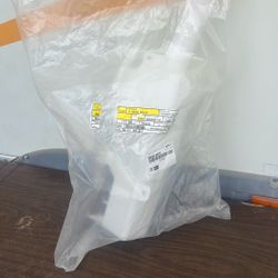 Kia Sedona Windshield Washer Reservoir 