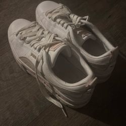 White & pink Puma shoes!