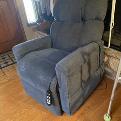 Lazy Boy Lift Chair 