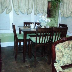 Counter Height Table With Extender  & 6 Chairs