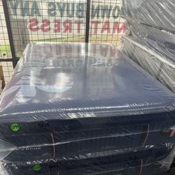 QUEEN SIZE STEARNS & FOSTER RESERVE (FIRM) PILLOW TOP MATTRESS & BOX SPRING BED SET