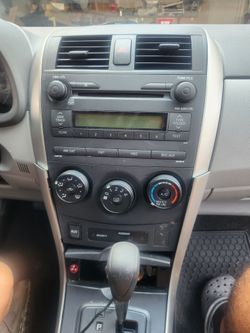 Toyota Corolla OEM radio