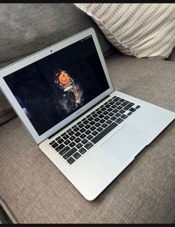 2017 Apple MacBook Air 13.3 Inch
