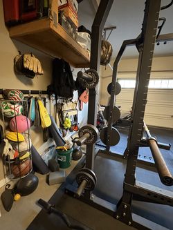 Fray Fitness Power Rack + 250 + lbs of weight plates
