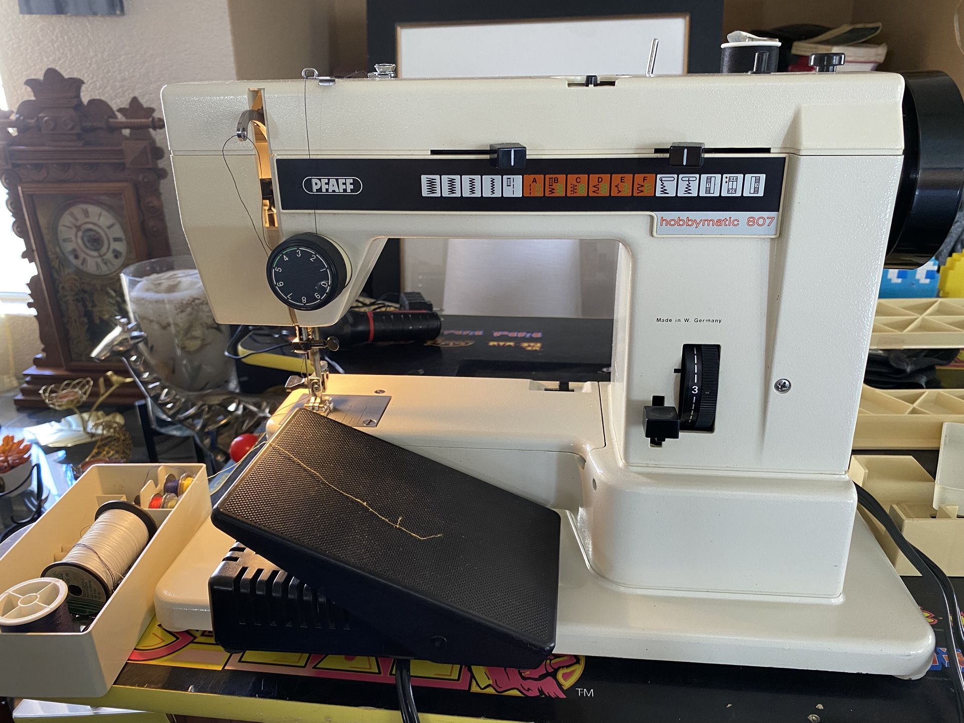 Pfaff Hobbymatic 807 Sewing Machine