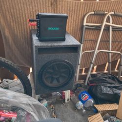Kicker Box 10 Inch And A Kicker Amp