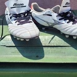 Mizuno Soccer Shoes 9.5