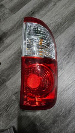 00-06 Toyota Tundra Taillamp RH