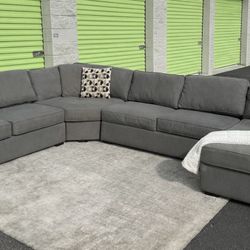 Living Spaces 4-Piece Chase Sectional 