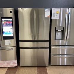 Scratch  AND  Dent Samsung Bespoke 4 Door French Door Refrigerator With Beverage Center  AND  Ice Maker