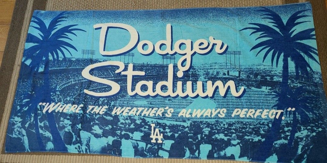 Dodgers Stadium blue beach towel / Dodger USC color hat