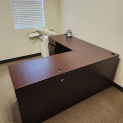 Office DESK GREAT CONDITION 