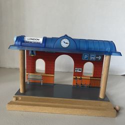 Thomas the Train STATION Wooden Track Accessory Paris/Ottawa/New York/London