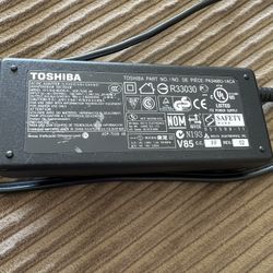 ELECTRIC CHARGER FOR TOSHIBA LAPTOP (not Included) 