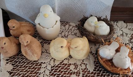 Bird figurines