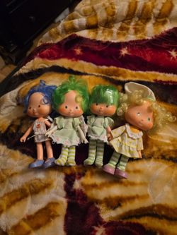 Strawberry Shortcake Vintage 4 Dolls  incomplete