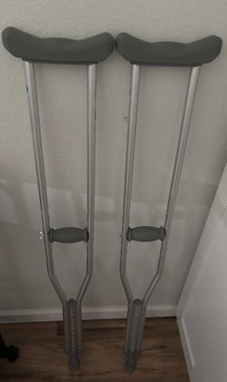 Hugo Crutches For 5’2”-5’10” Person