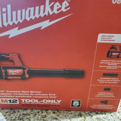 Milwaukee M12 Compact Spot Blower Leaf Blower 