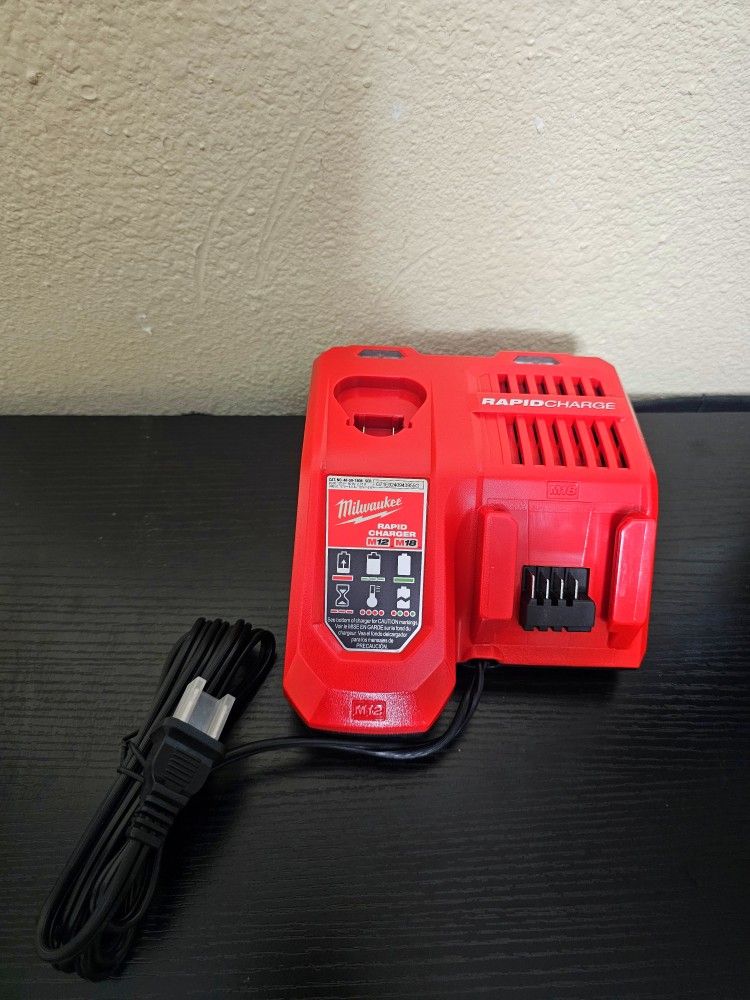 MILWAUKEE M18 RAPID CHARGER