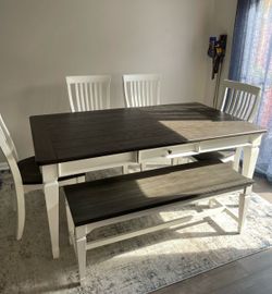 Raymour & Flanigan Shelby 6-Piece Dining Set with Bench