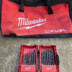 Milwaukee Drill Bits And Tool Bag